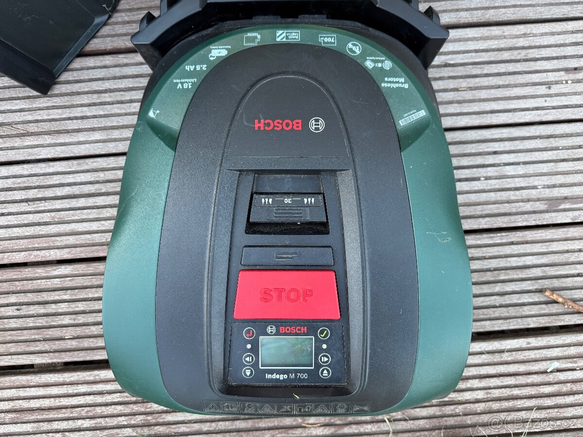 Funkční robotická sekačka Bosh Indego M 700 - 3