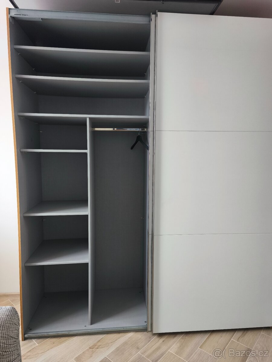 Prodám velikou šatní skříň - 3
