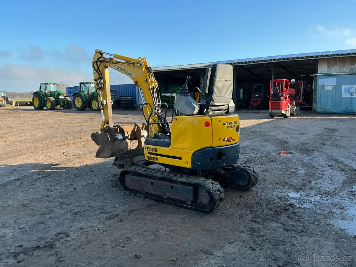 Mini rypadlo New Holland E18 - 3