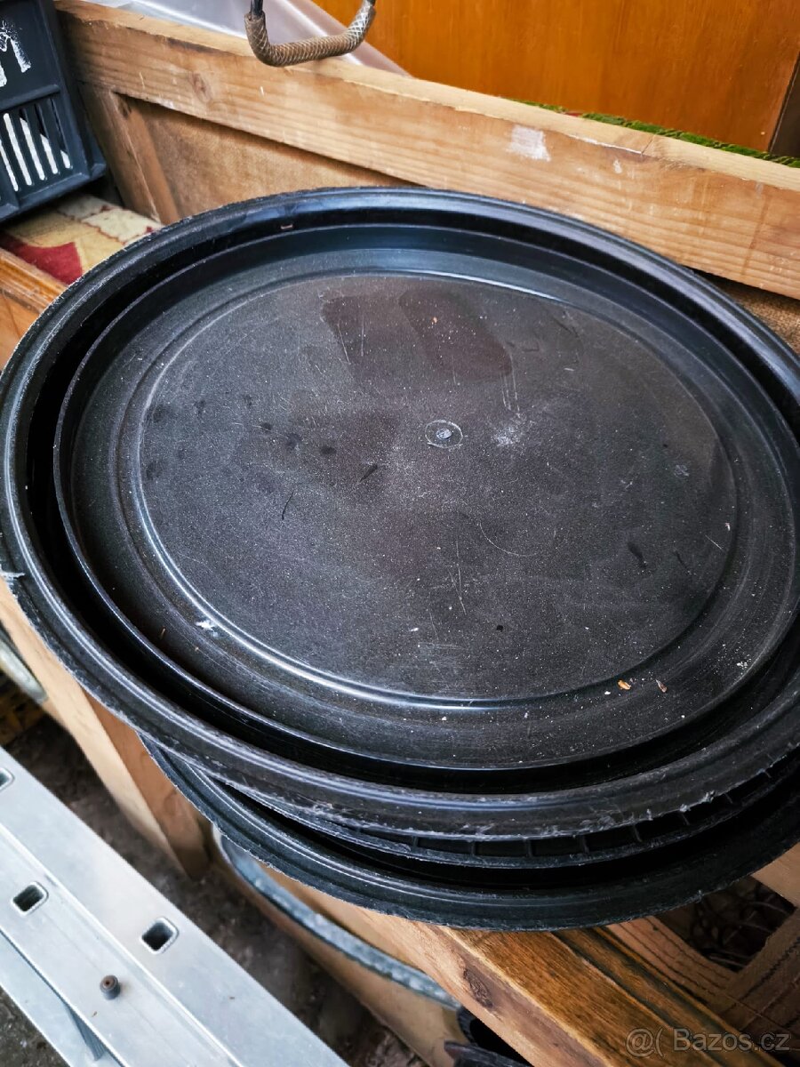 Prodám plastové sudy 150 l - 3