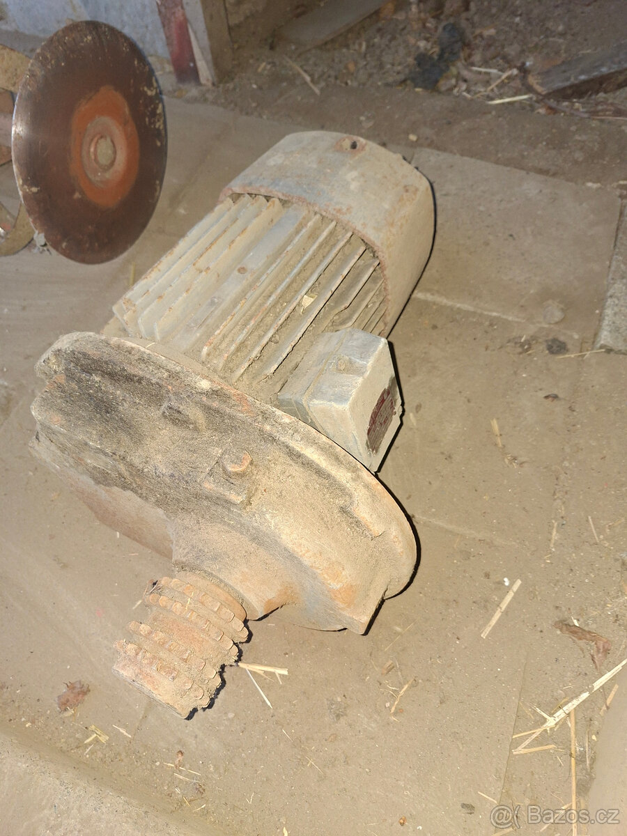 elektromotor s převodovkou - 3