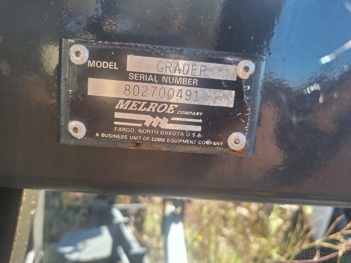Grader na smykový nakladač - 3