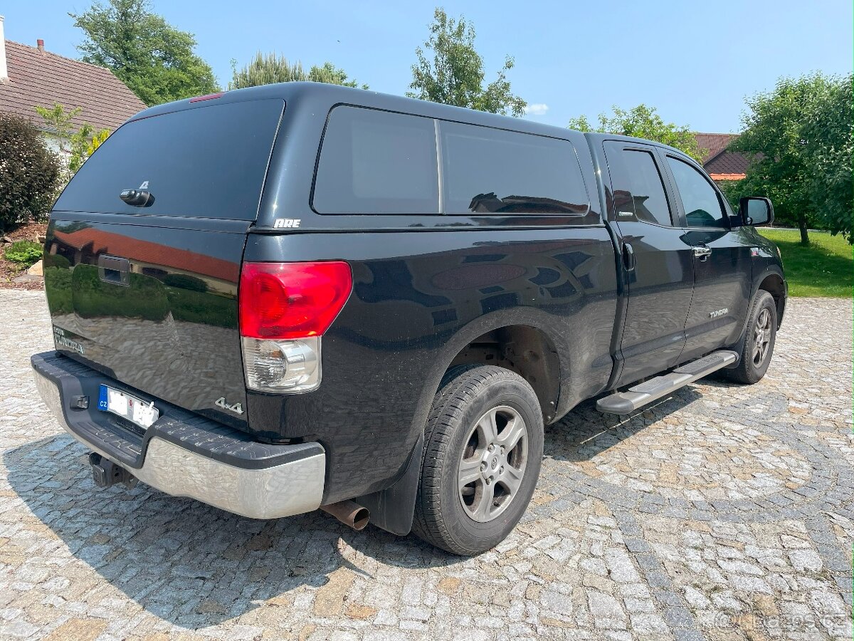 TUNDRA 4WD Limited, Double Cab, V8