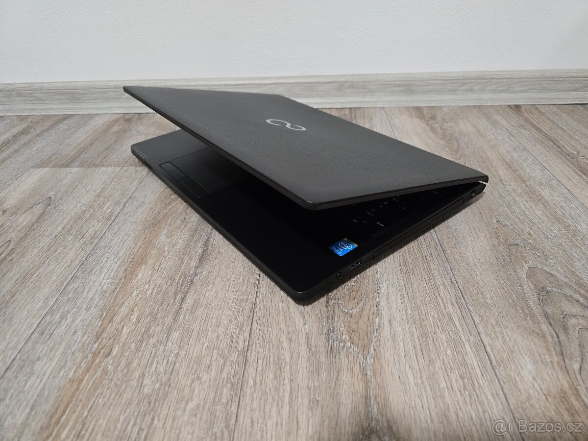 15,6" notebook Fujitsu A555 - 3