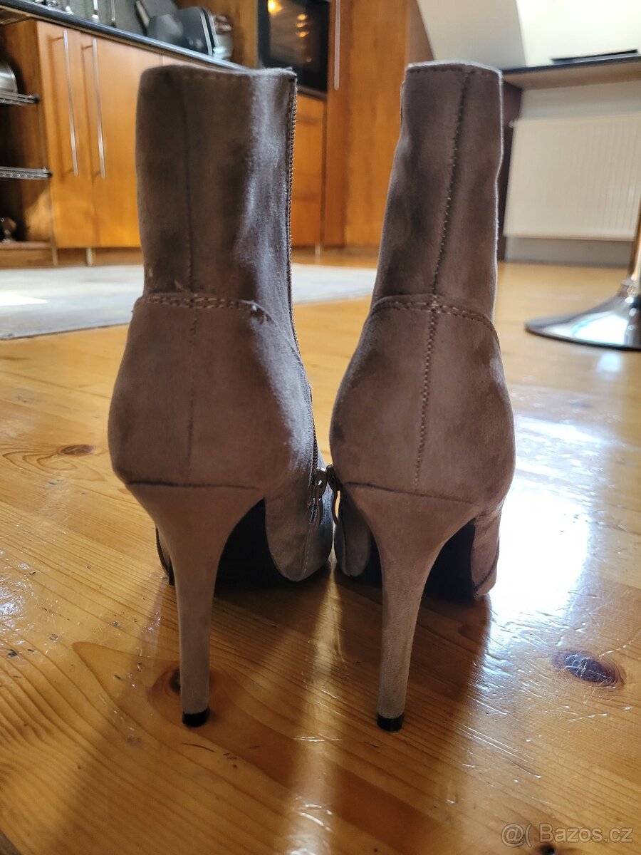 Dámské boty na podpatku a kabelka - 3