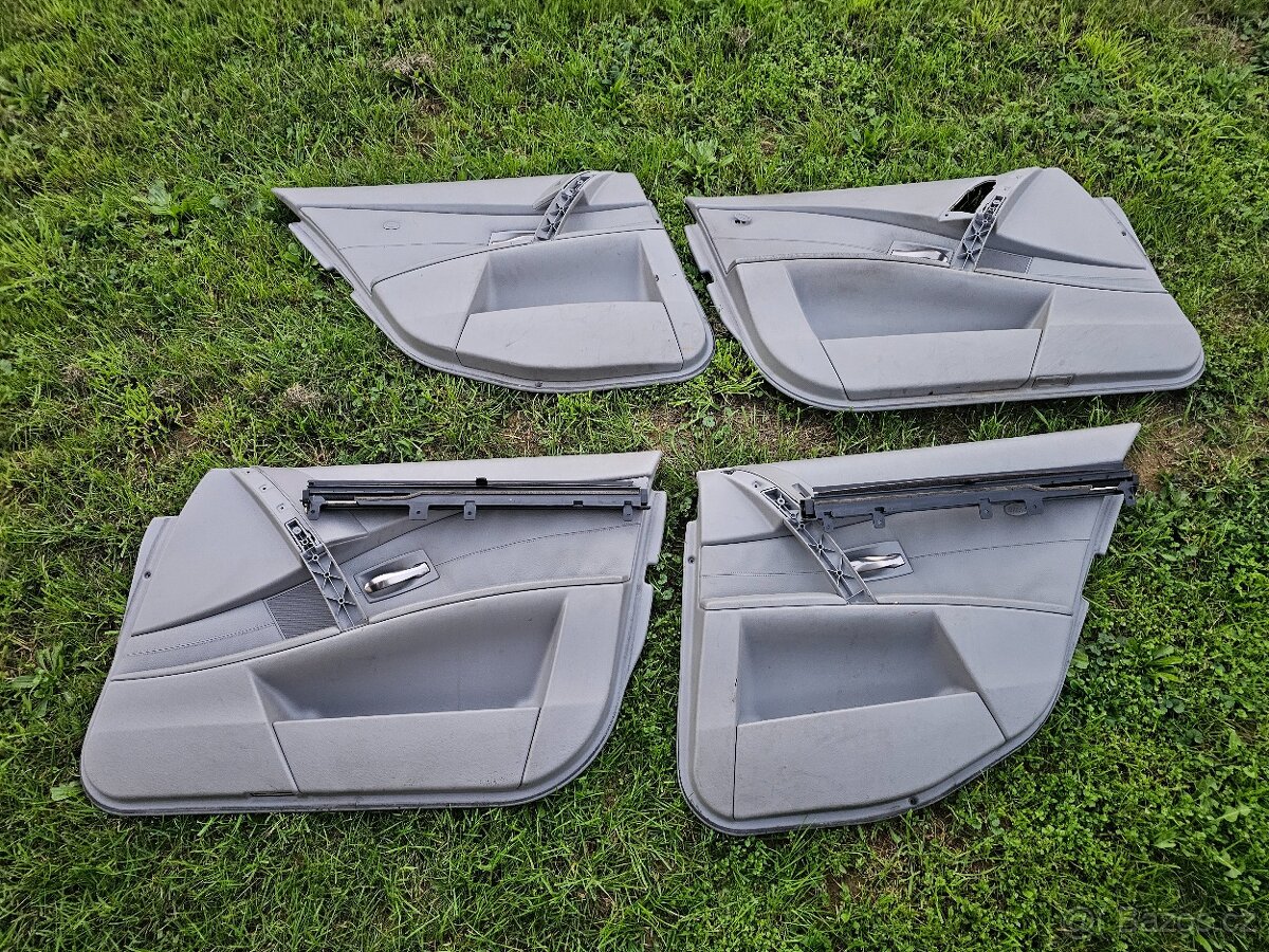 BMW 5 Tapecirunk a zadní roletky e61 - 3