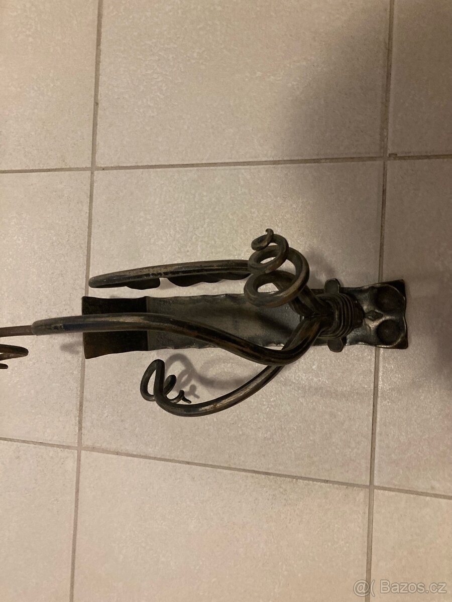 kovový stojan na víno - 3