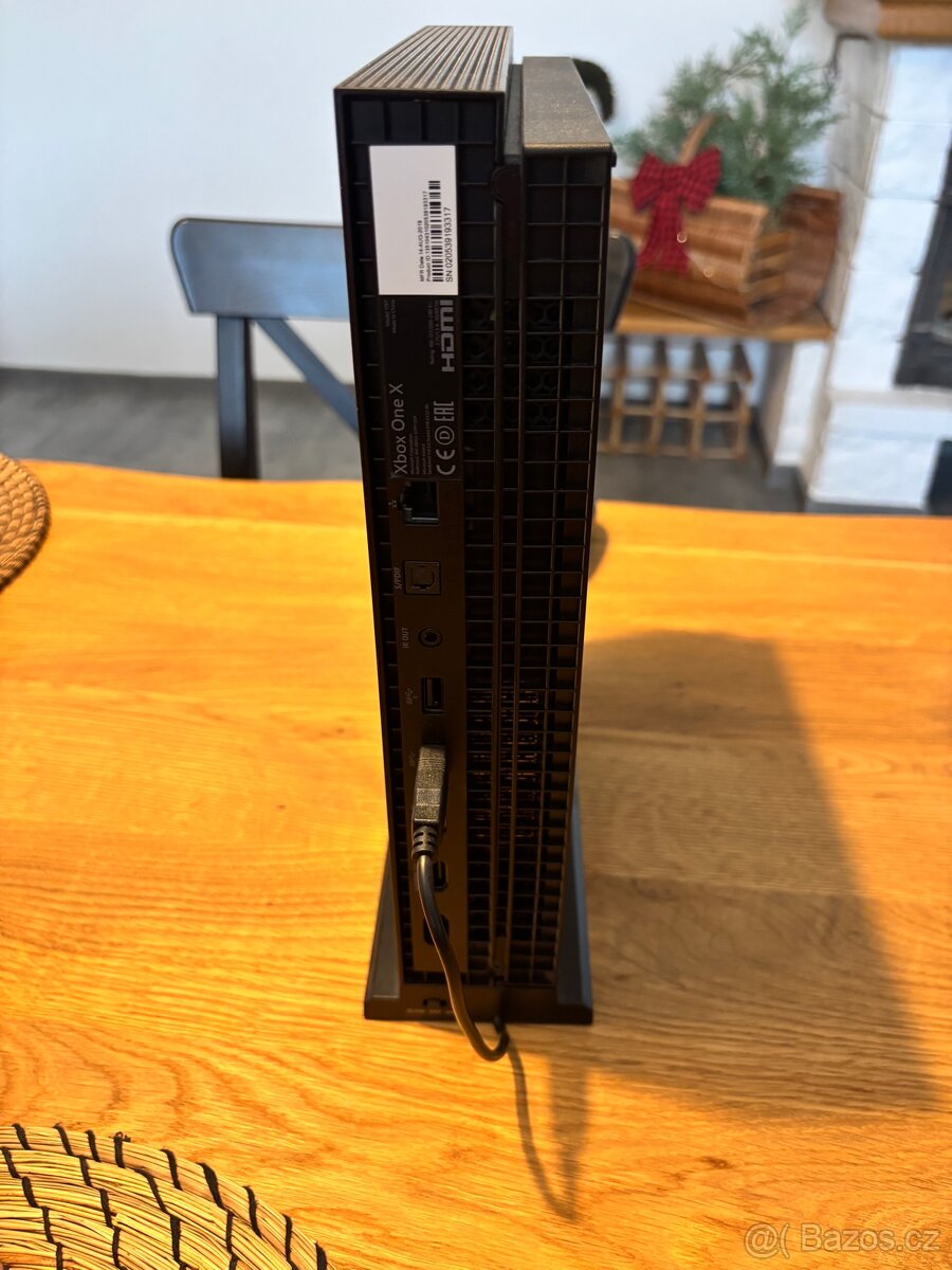 Xbox One X 1T - 3