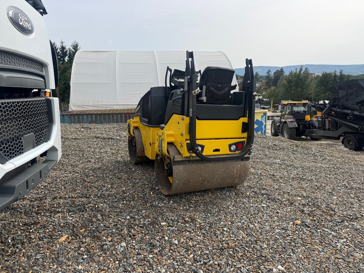 Vibrační válec Bomag BW120 - 3