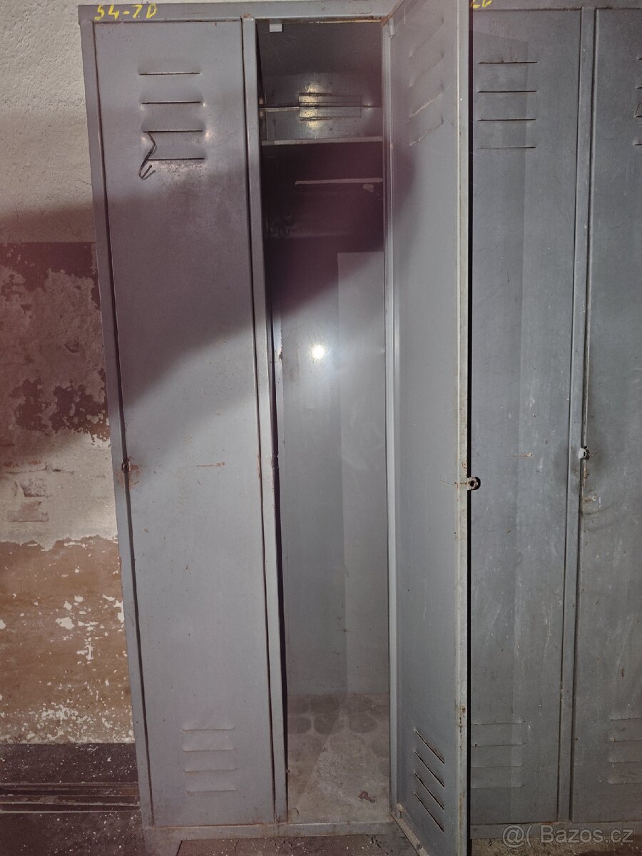 Kovové šatní skříně - 3