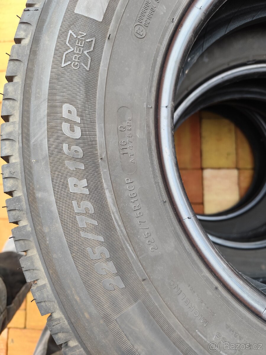 Michelin 225/75 r16c - 3