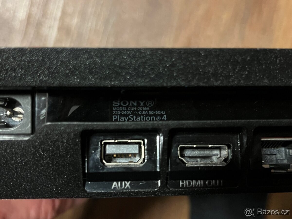 SONY PlayStation 4 - 500GB Slim - 3