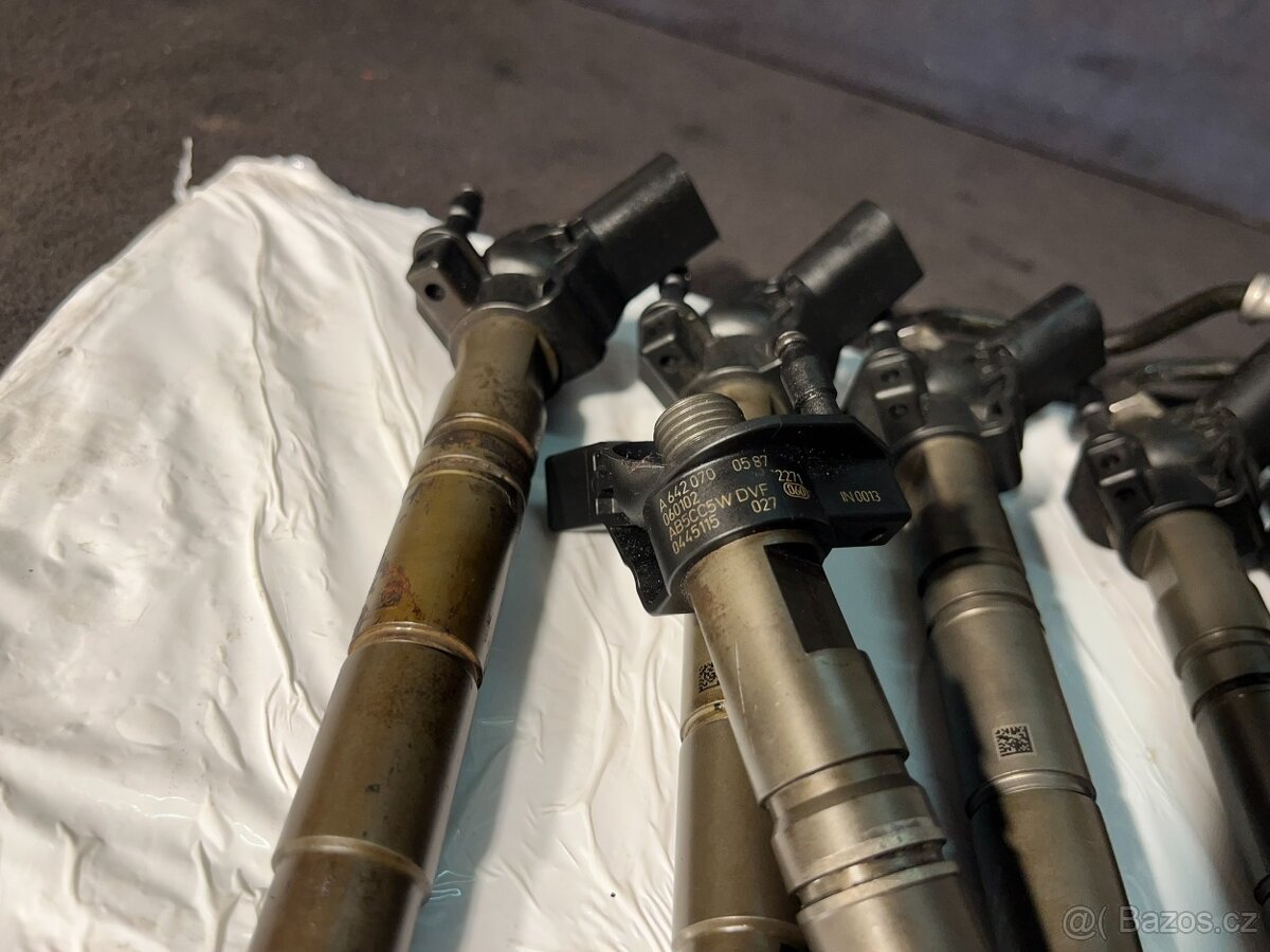 // Vstřikovače V6 Mercedes OM 642 3.0 CDI/3.0CRD // - 3