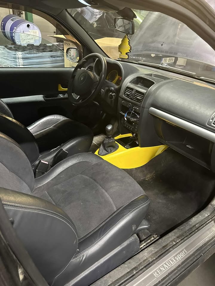 Renault Clio Sport 2 172 2.0 16V Ph2 - 3