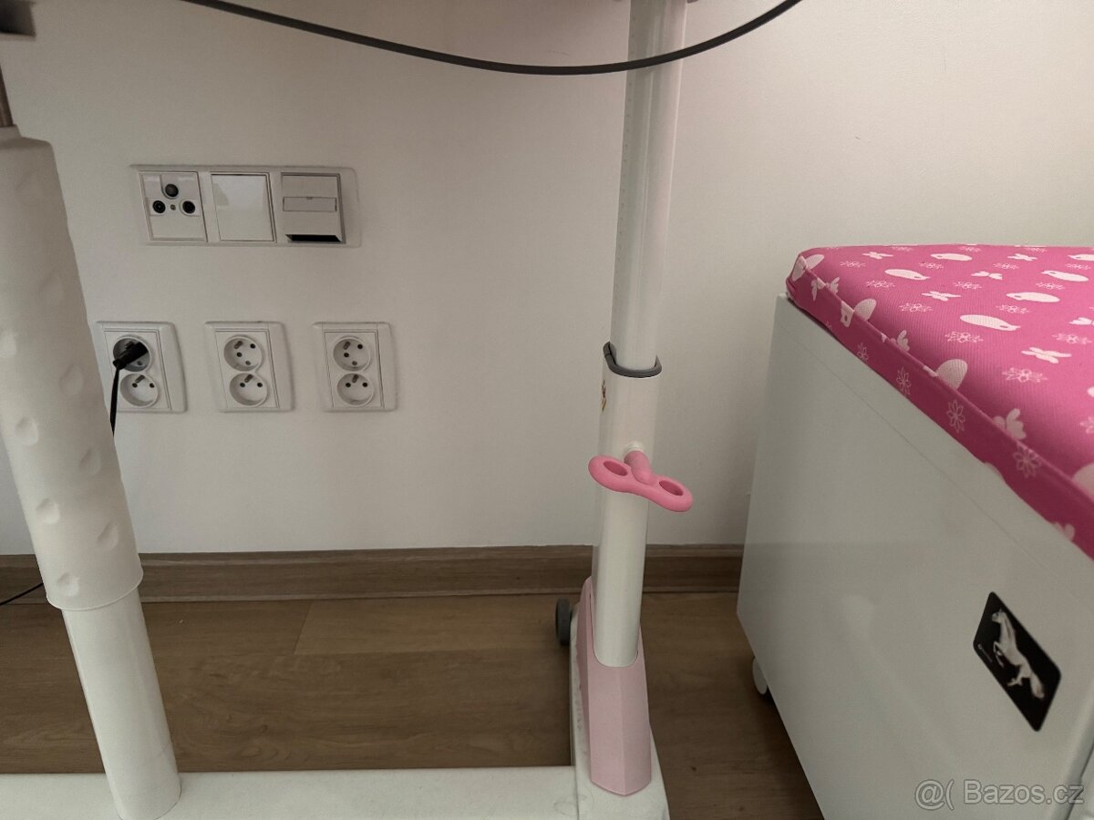 Prodám rostoucí stůl a židli - 3