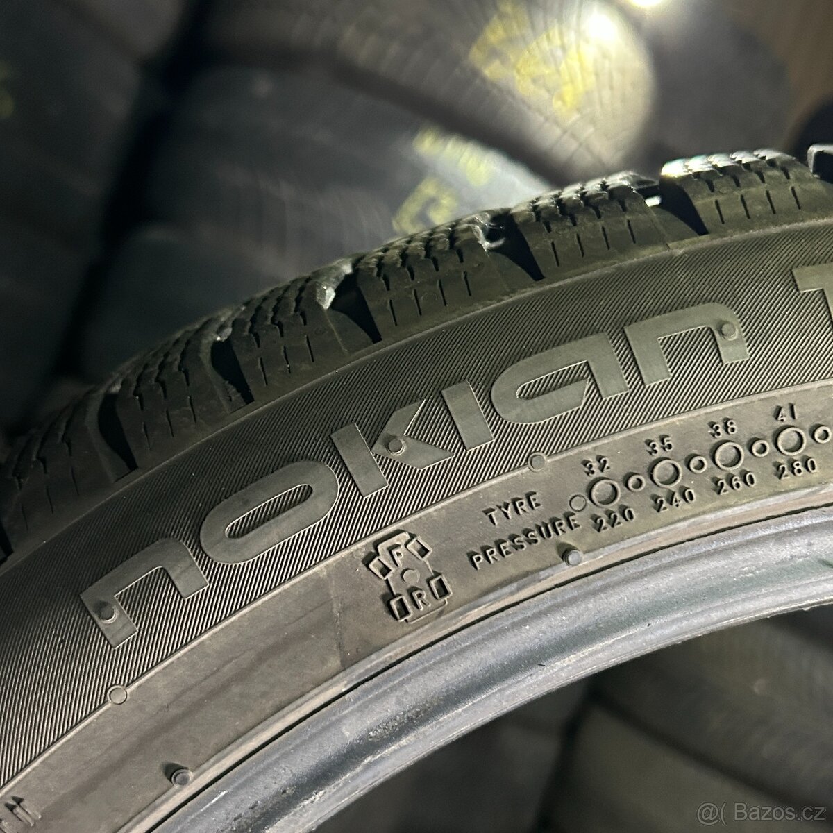 Zimní pneu 245/40 R19 98V Nokian 6,5mm - 3