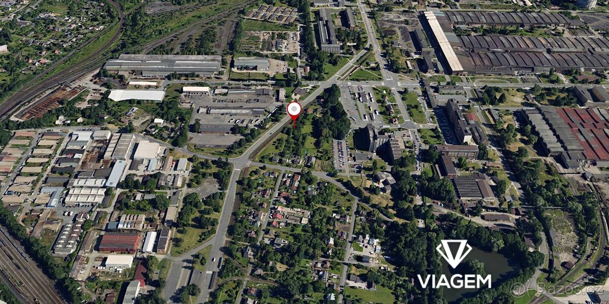 Stavební - komerční 895 m² - 3