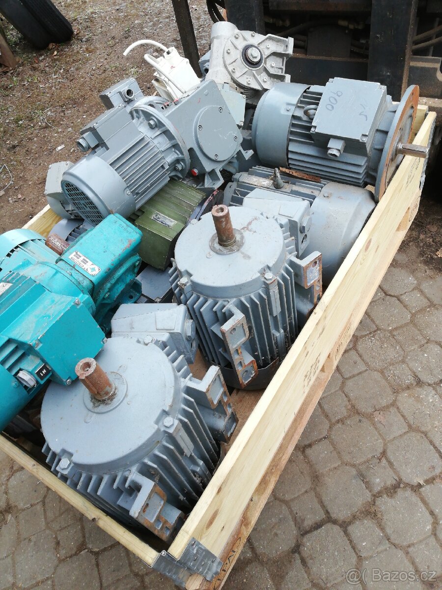 Elektromotor patkový, přírubový - 3