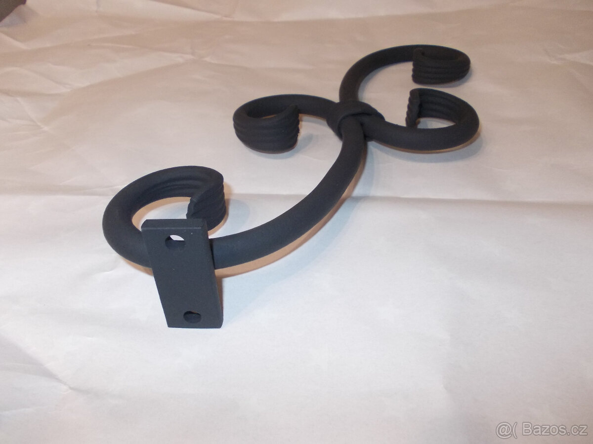 Ozdobná kovaná noha ( na gril, stolek,... ) - 3