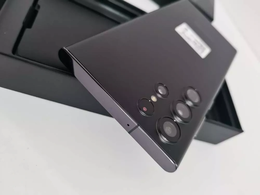 Prodám Samsung Galaxy S22 Ultra 5G - 3