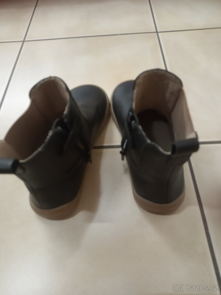 Prodáme krásné dívčí boty vel 31 - 3