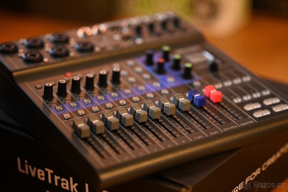 Kompaktní mixážní pult Zoom LiveTrak L-8 - 3