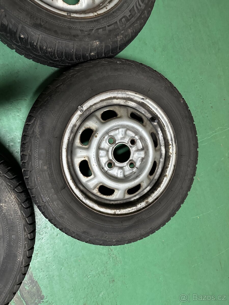 Prodám kompletní sadu - Zimní pneu včetně disků R13" - 3