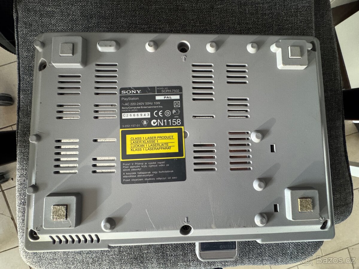 Sony PlayStation 1 SCPH-7502 (PAL) - 3