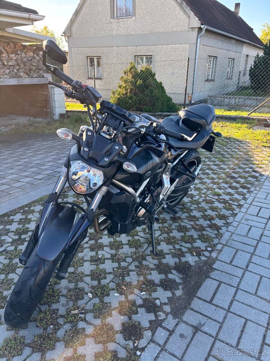 YAMAHA MT07 2015 - 3