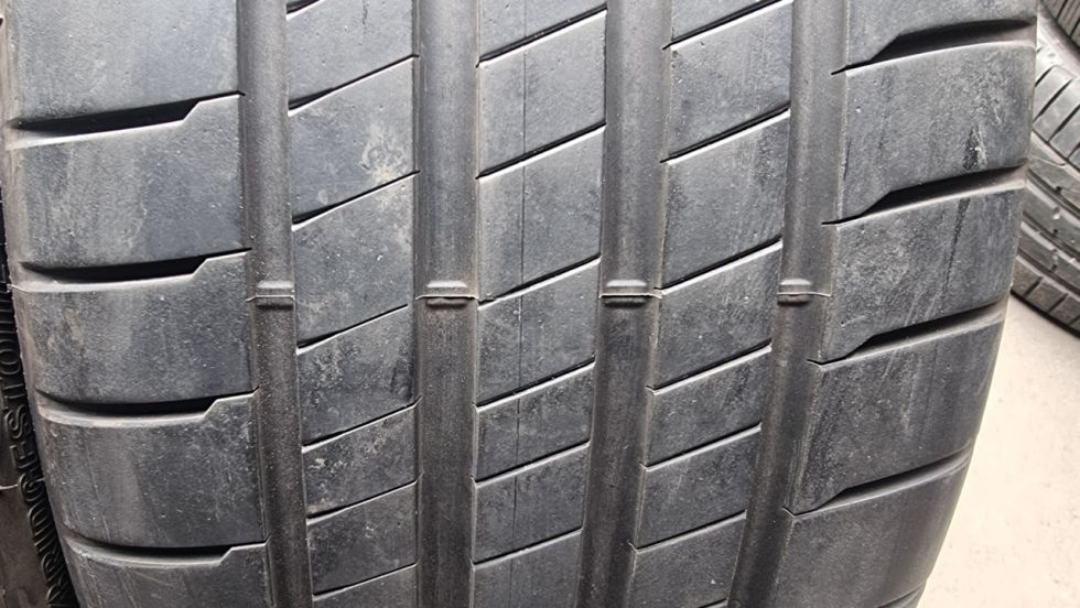 Letní pneu 235/35/19 Bridgestone - 3