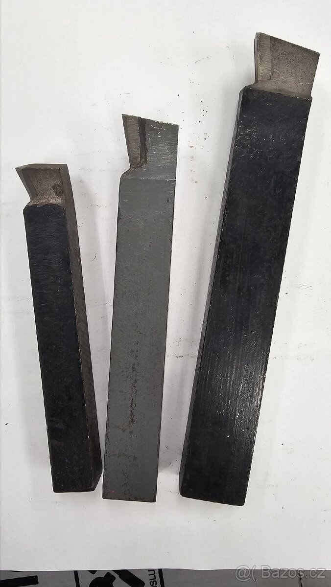 Soustružnický nůž ubírací čelní levý 20-32 mm 3715 - 3