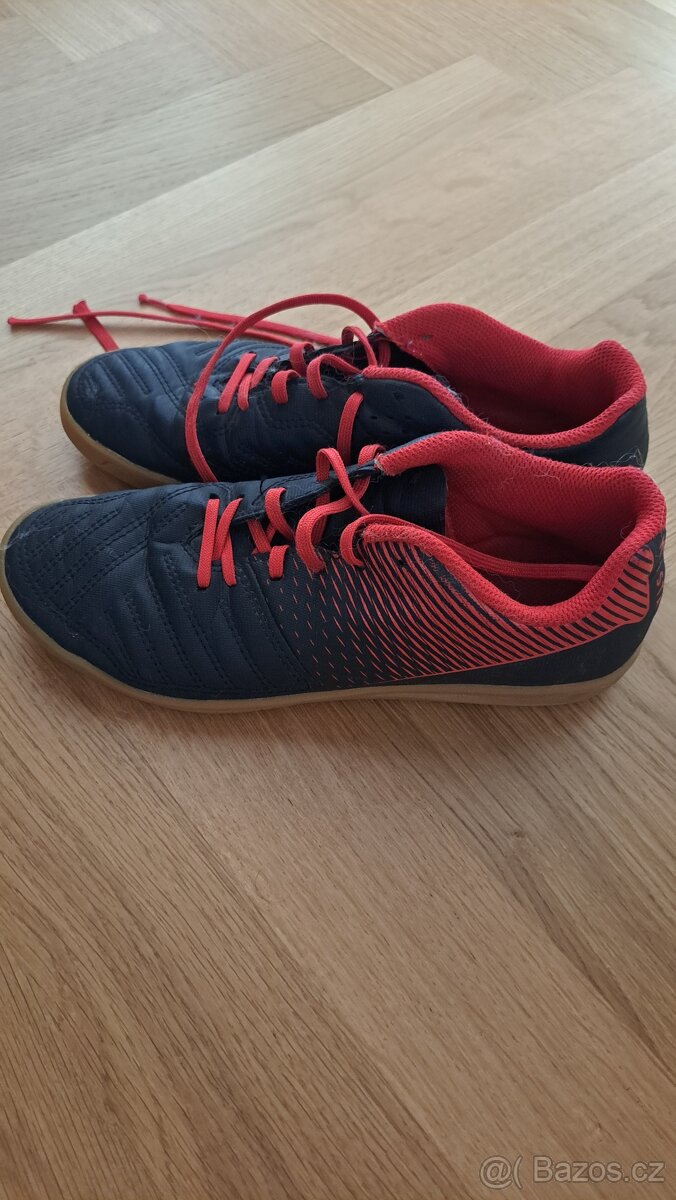 Dětské futsalové kopačky 100 černo-červené - 3