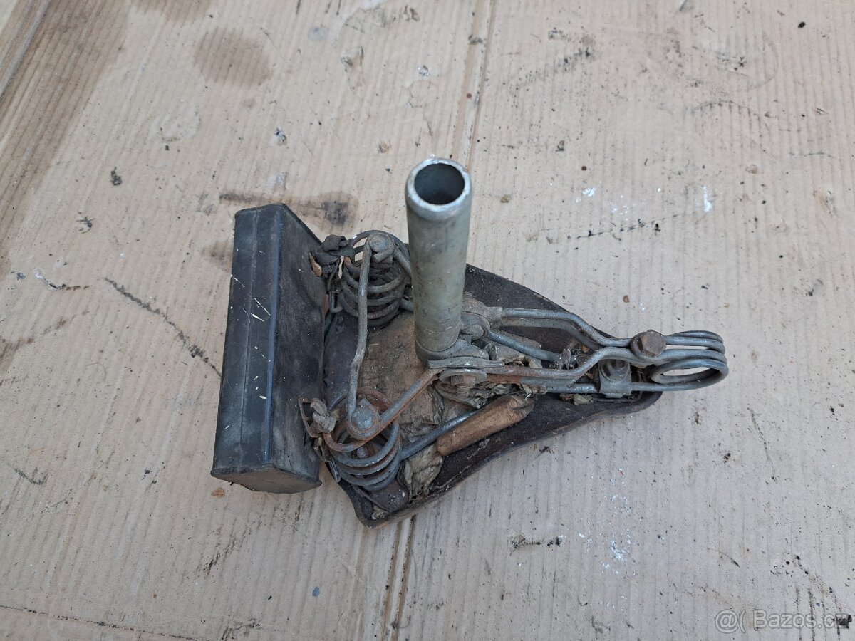 Sedlo na staré kolo s brašničkou na nářadí - 3