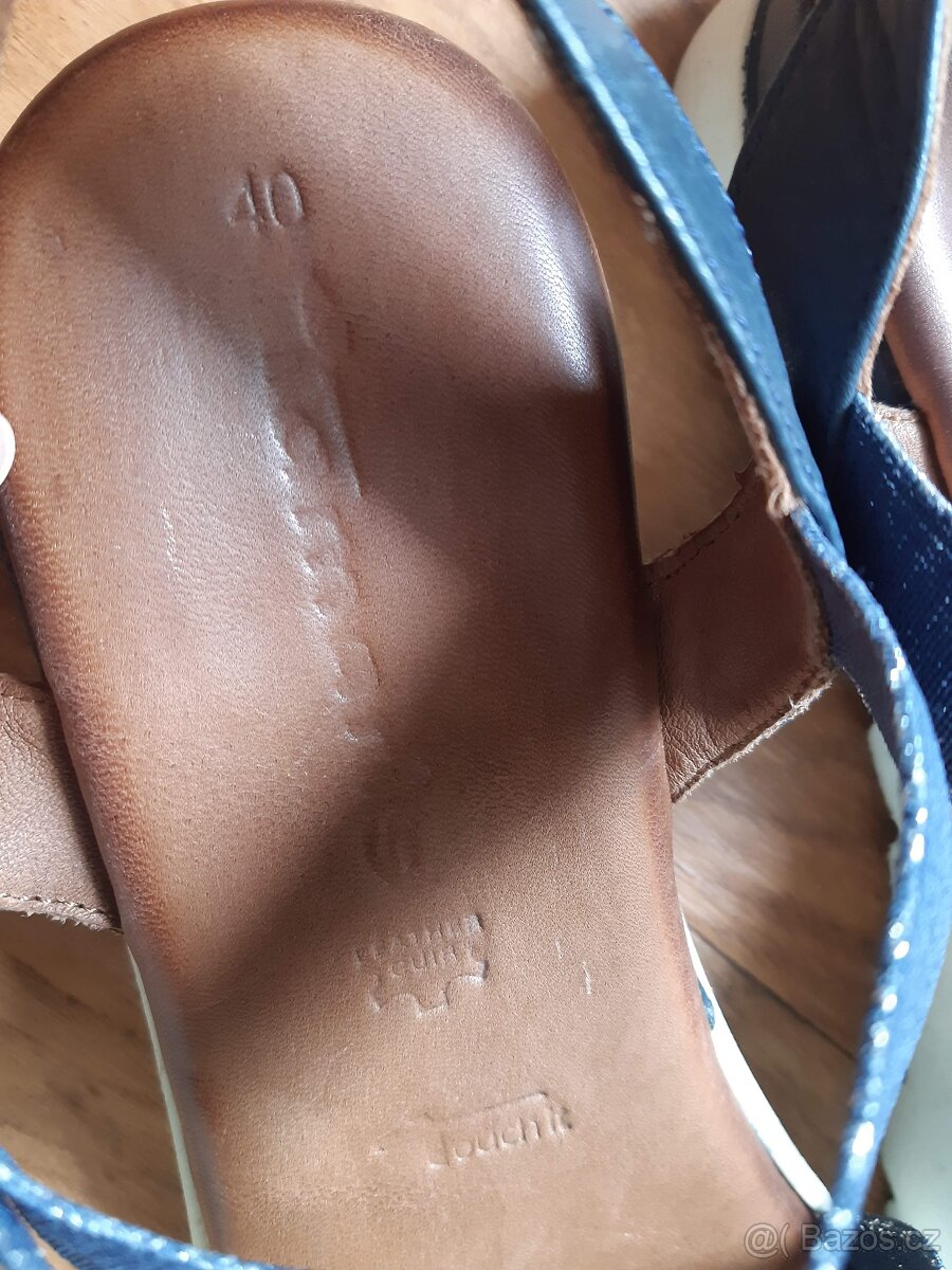 Kožené tmavě modré sandály Tamaris vel. 40 - 3