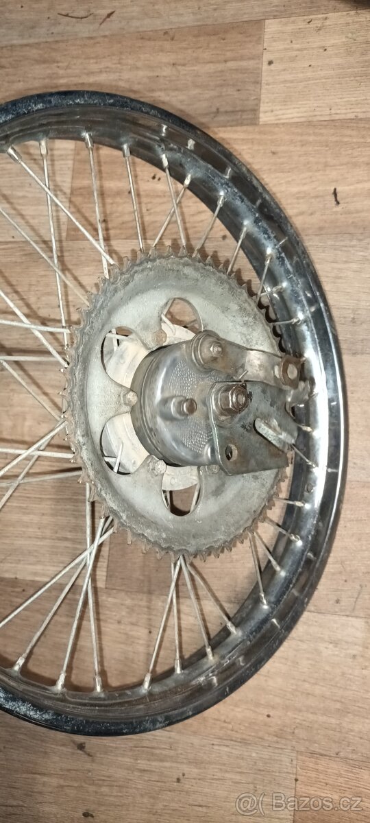 Babetta 210 - zadní kolo bez duše a pneu - 3
