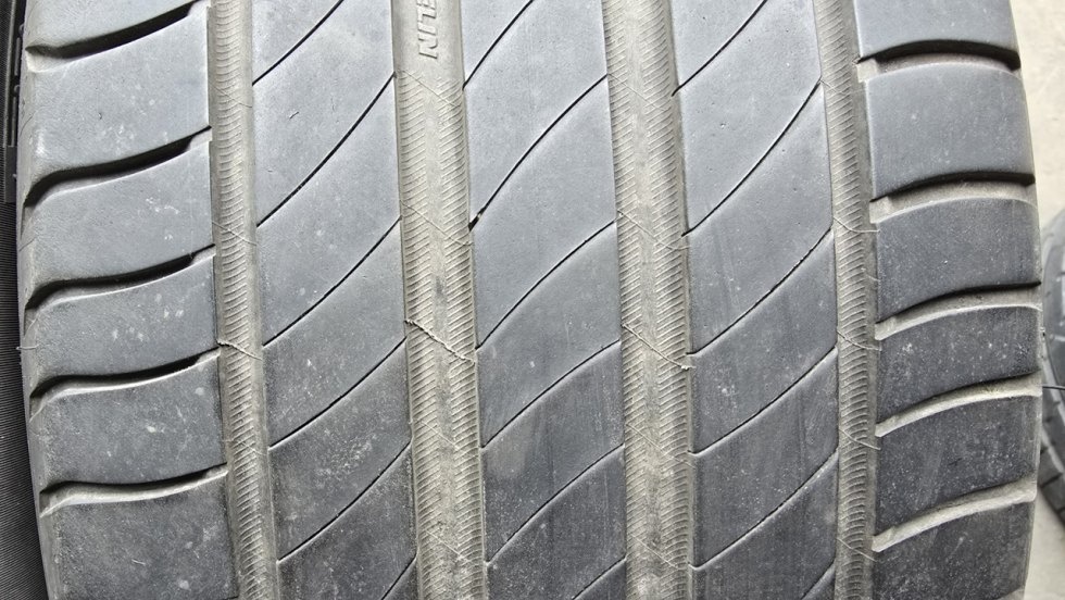 Letní pneu 235/45/18 Michelin - 3