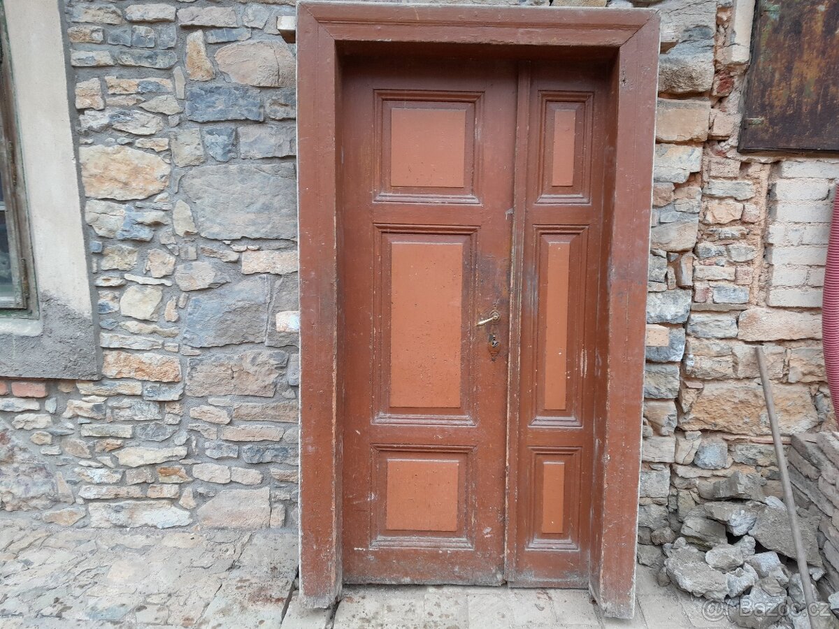 Starožitné dřevěné dveří s futry - 3