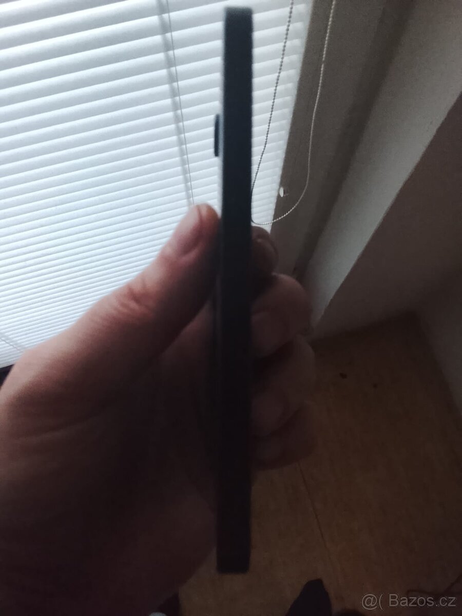 Apple iPhone 16e, 128GB, Black - 3