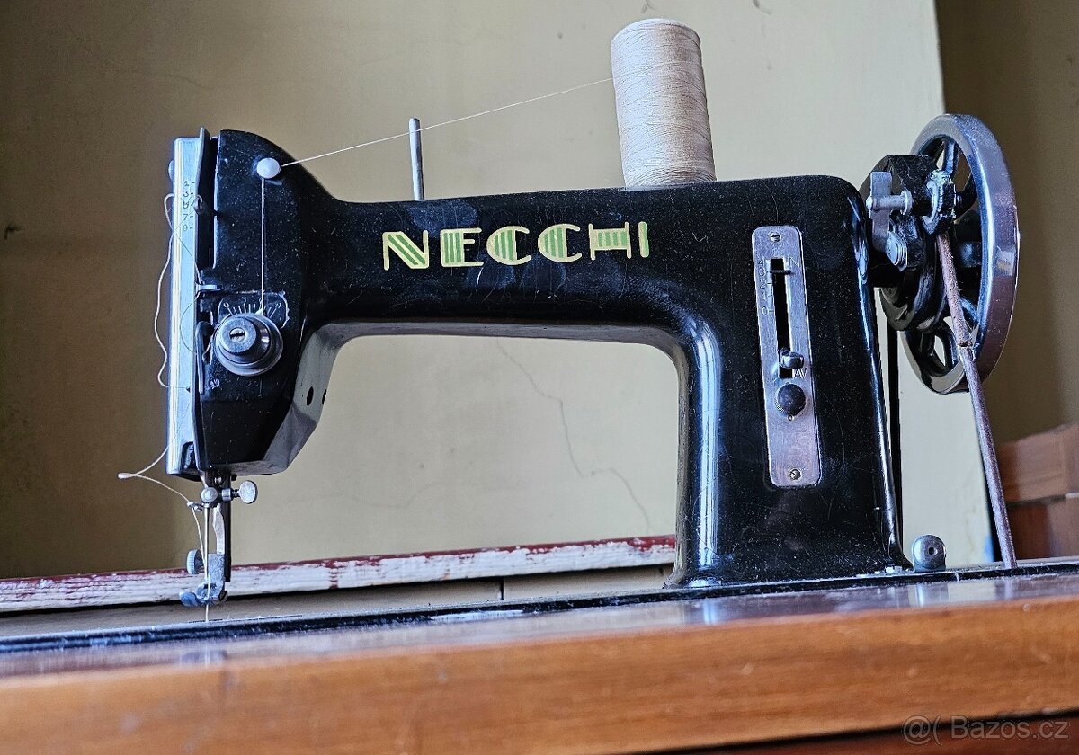 Šicí stroj Necchi, starožitný, funkční - 3