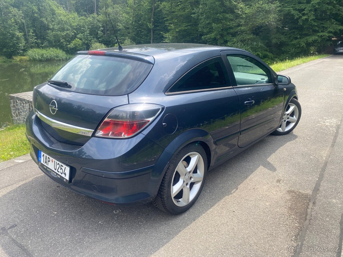 Opel Astra GTC 1.8 manuál - 3