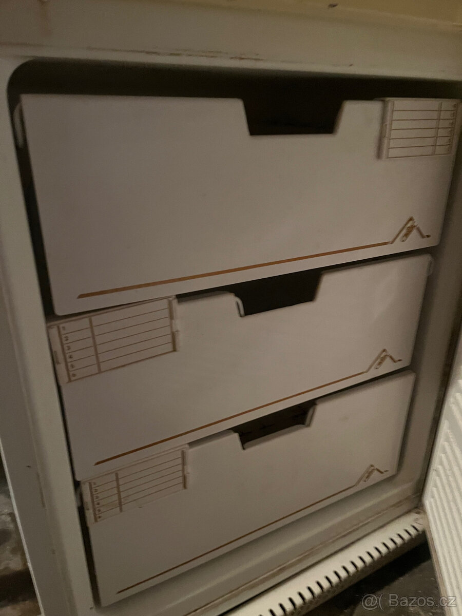 Lednička s marazákem Calex - 3