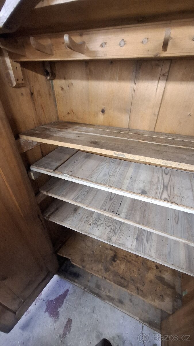 Stará skříň - 3