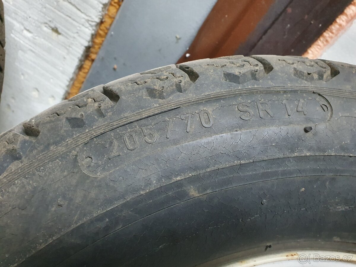 VW buggy, brouk kola Mangels