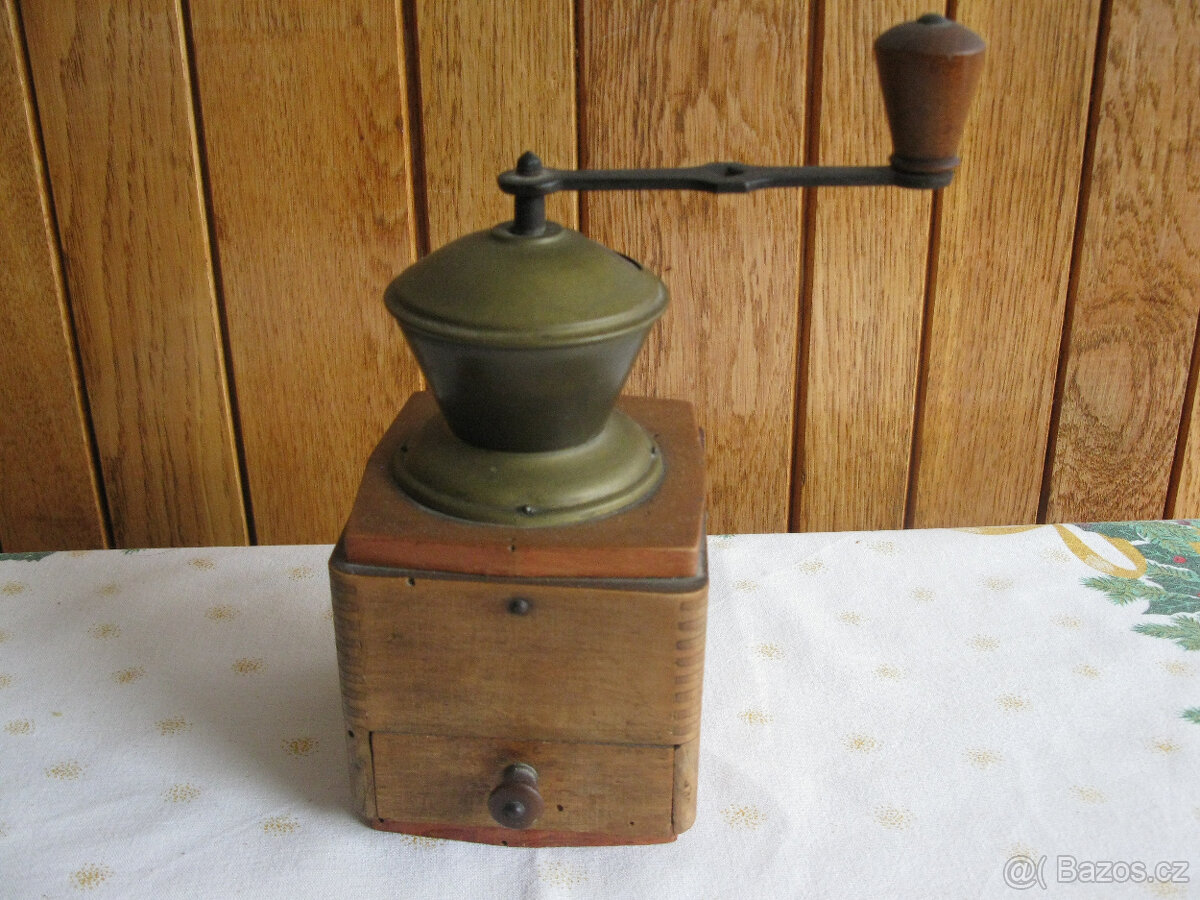 starý mlýnek na kávu,stará žehlička - 3