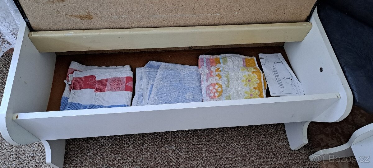 Rohový jídelní kout s 2 úložnými prostory a 2 židle - 3