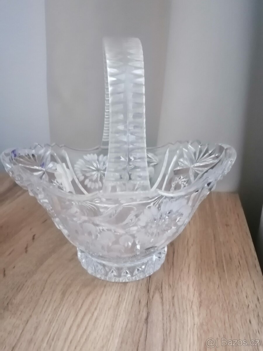 KOŠÍČEK Z KŘIŠŤÁLU. - 3