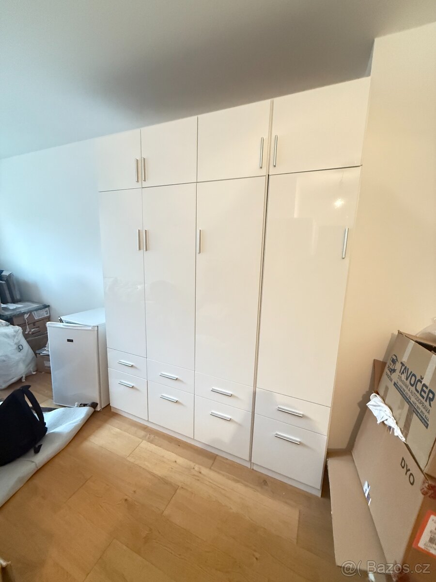 Šatní skříň CELIA bílá vysoký lesk 4 dveř. - 3