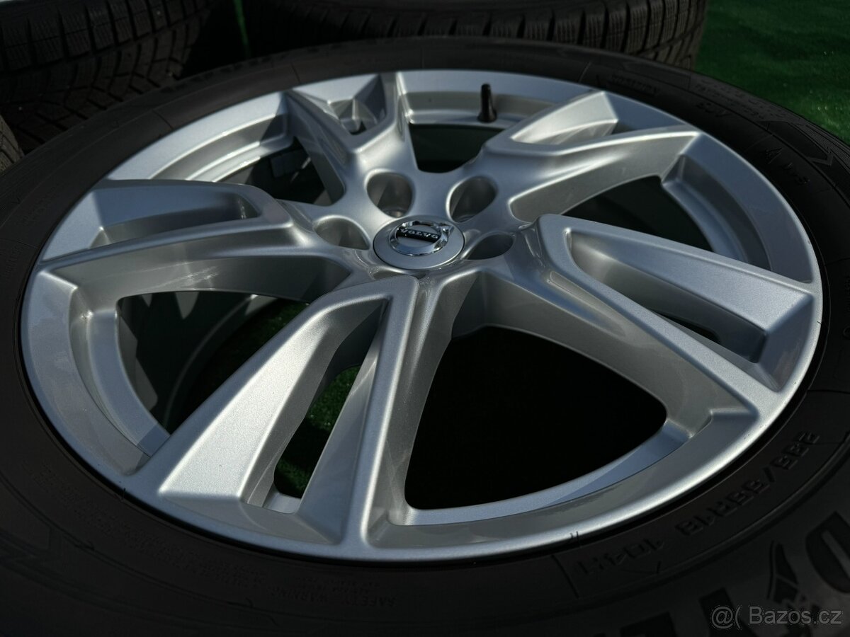 Originál alu kola Volvo XC40 zima R18 - 3