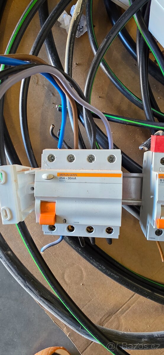 Elektromateriál jističe chrániče - 3