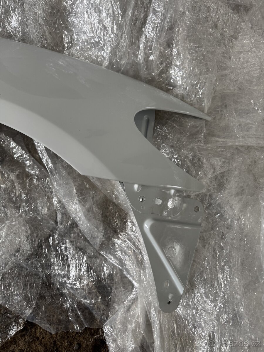 Pravý blatník Jaguar XF 2010 bílý - 3